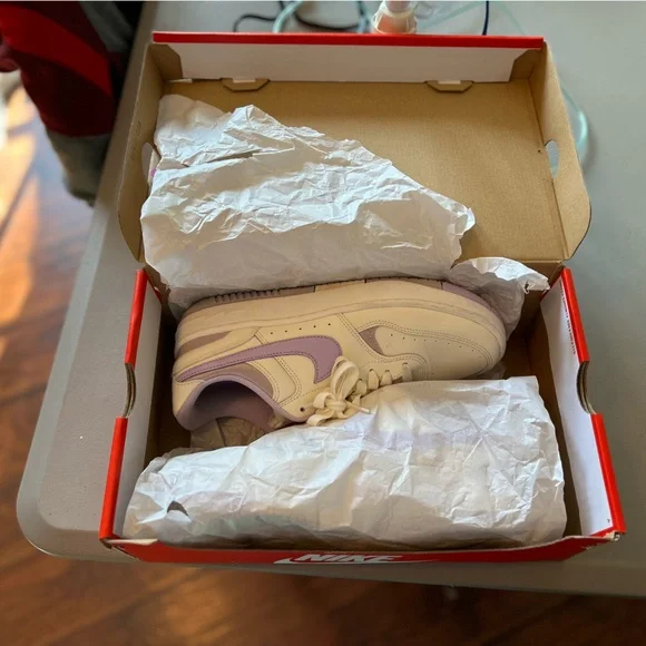 Nike sneakers - Picture 2 of 4